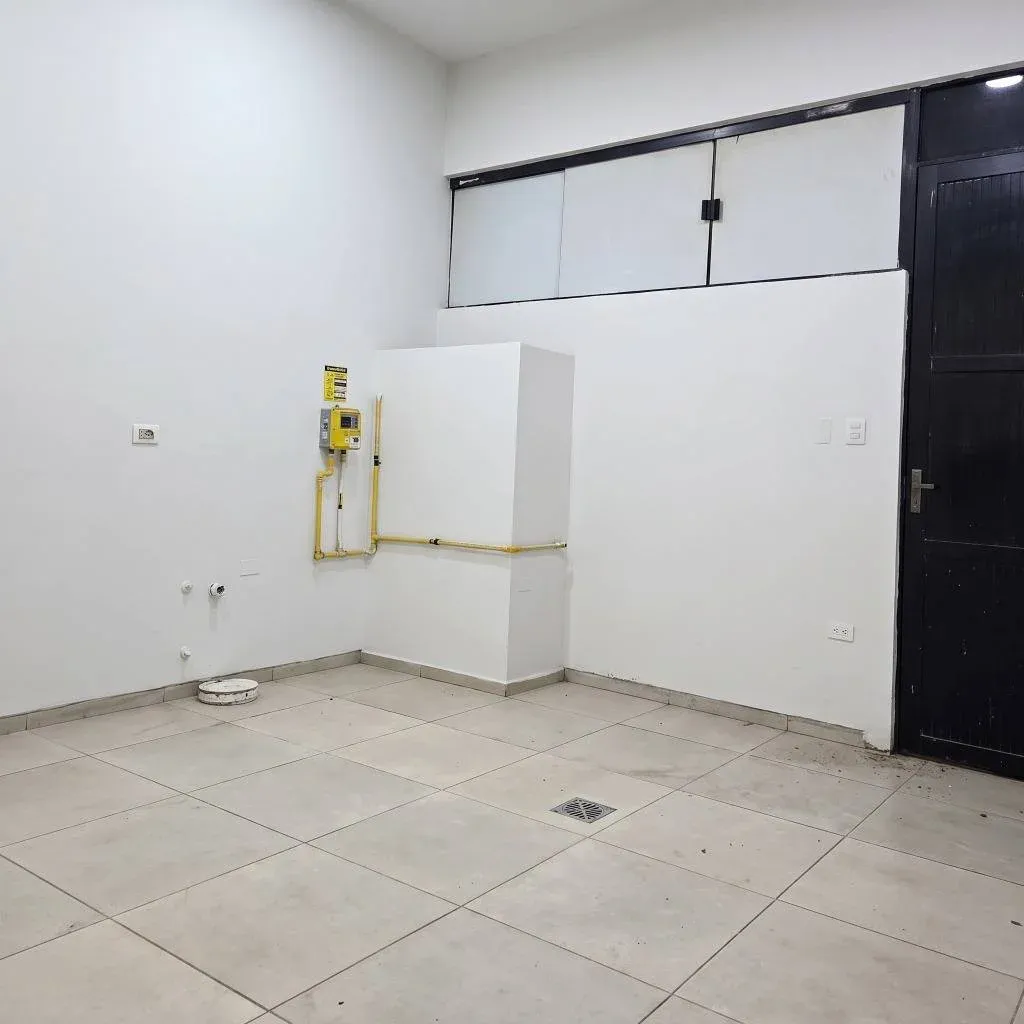 Foto 3 de Local en Alquiler – Delicenter