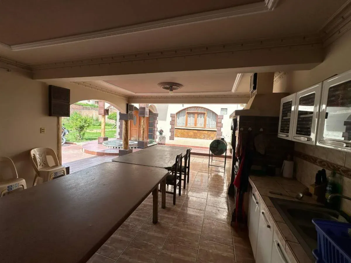 Foto 5 de ¡En Promoción! Casa Con Gran Jardín Y Casa De Visitas Incluida
