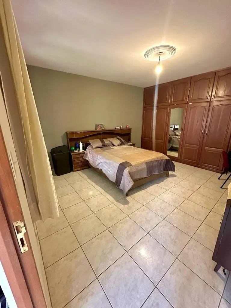 Foto 4 de ¡En Promoción! Casa Con Gran Jardín Y Casa De Visitas Incluida