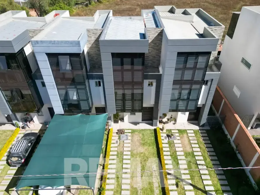 Foto 18 de Casa Moderna en Venta en Jardines del Bosque 🏡 | 3 Dormitorios y Amenities