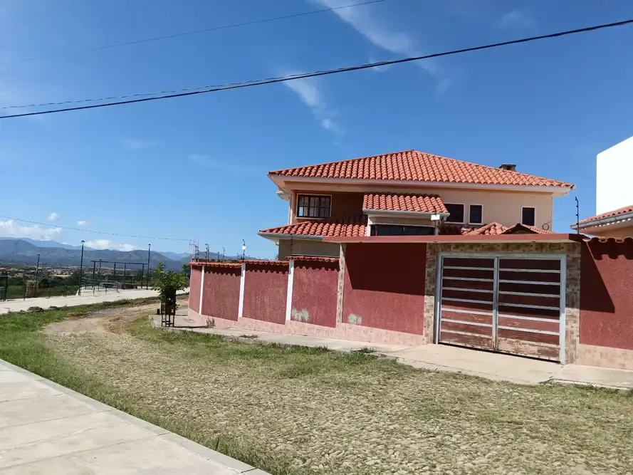 Foto 2 de Vivienda familiar de excelente calidad
