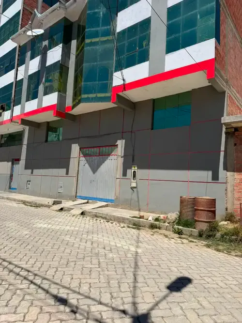 Foto 1 de En Venta Casa a Una Cuadra de La Av. Julio Cesar Valdez