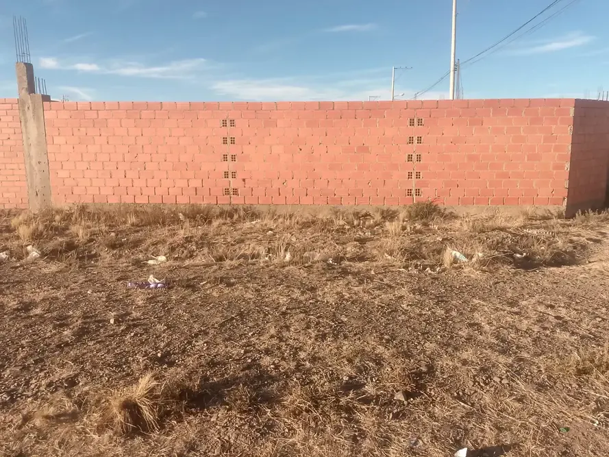 Foto 6 de Casa como terreno en venta en urbanización Berlin cerca a Kiswaras y Villa Adela de El Alto