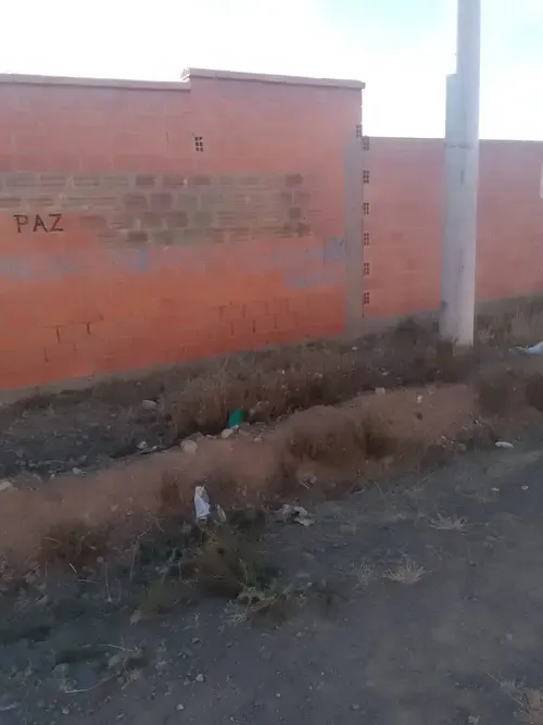 Foto 5 de Casa como terreno en venta en urbanización Berlin cerca a Kiswaras y Villa Adela de El Alto