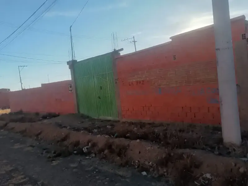 Foto 8 de Casa como terreno en venta en urbanización Berlin cerca a Kiswaras y Villa Adela de El Alto