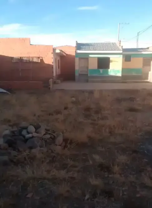 Foto 2 de Casa como terreno en venta en urbanización Berlin cerca a Kiswaras y Villa Adela de El Alto