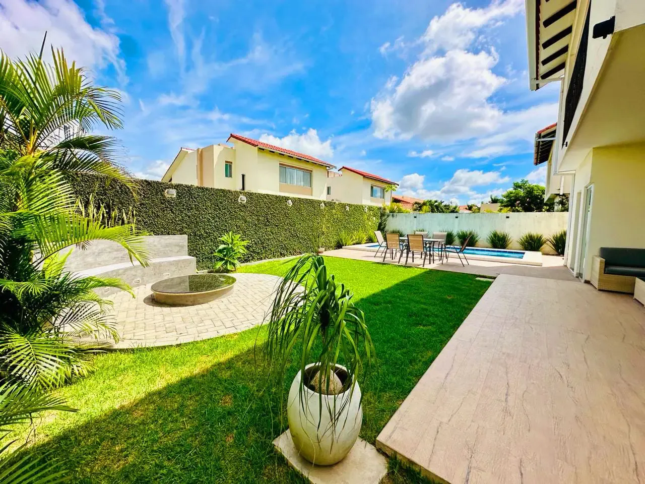 Foto 1 de Casa en venta en el Urubo con piscina