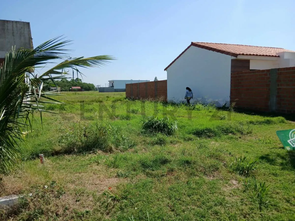 Foto 2 de Terreno en Venta Urbanizacion La Herradura Zona Este