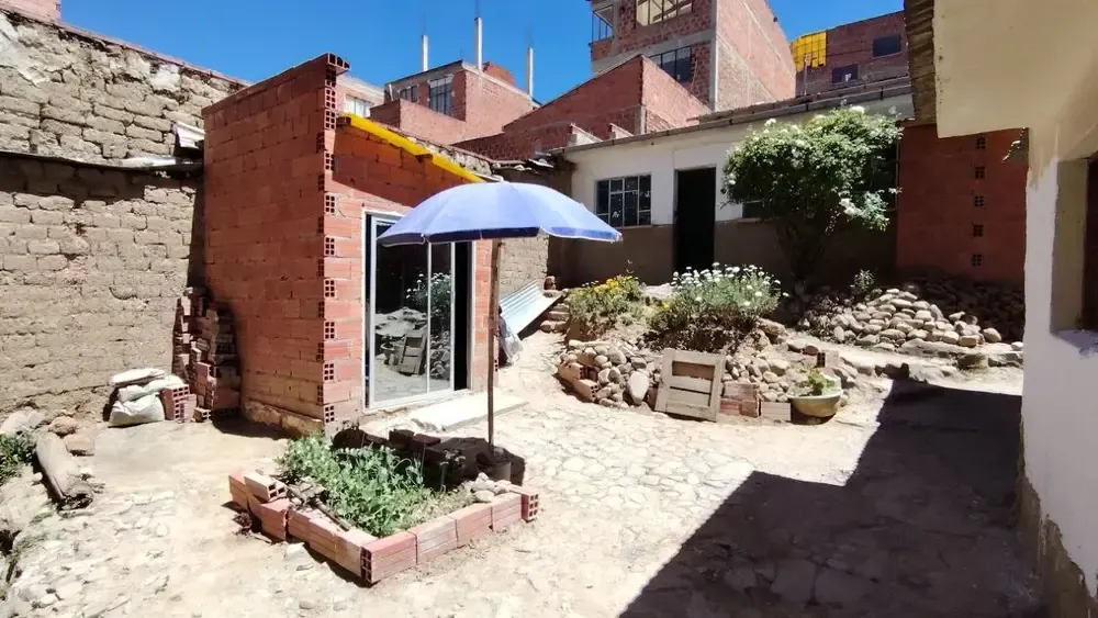 Foto 5 de Casita como terreno en venta Pampahasi calle 19 200m2