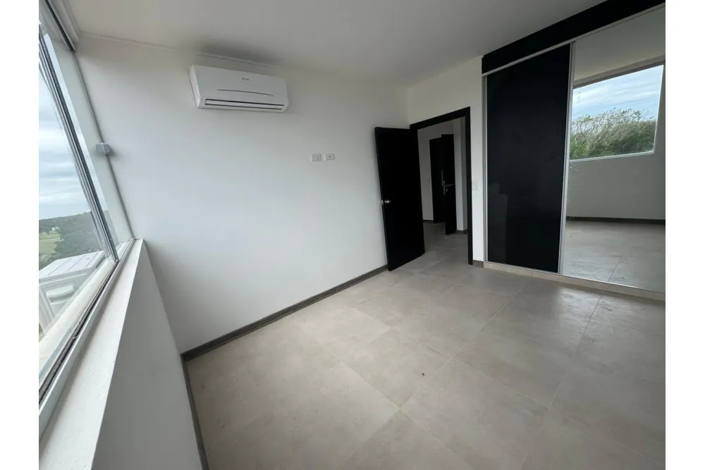 Foto 3 de Departamento 1D en Venta – Condominio Parque del Tacuaral
