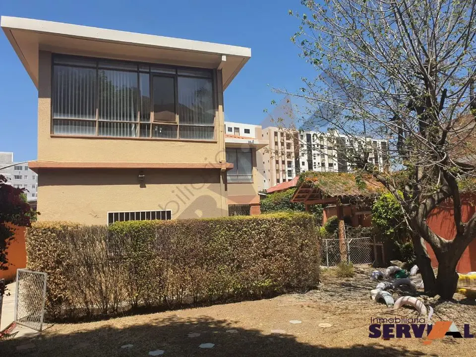Foto 1 de Casa en Alquiler Ideal para Empresas, Restaurantes u Otro Inmediaciones de La Plazuela Quintanilla