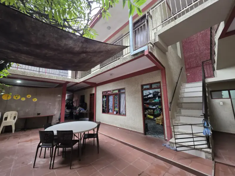Foto 8 de Casa con espacio comercial en Warnes, amplia, funcional y con gran potencial de inversión