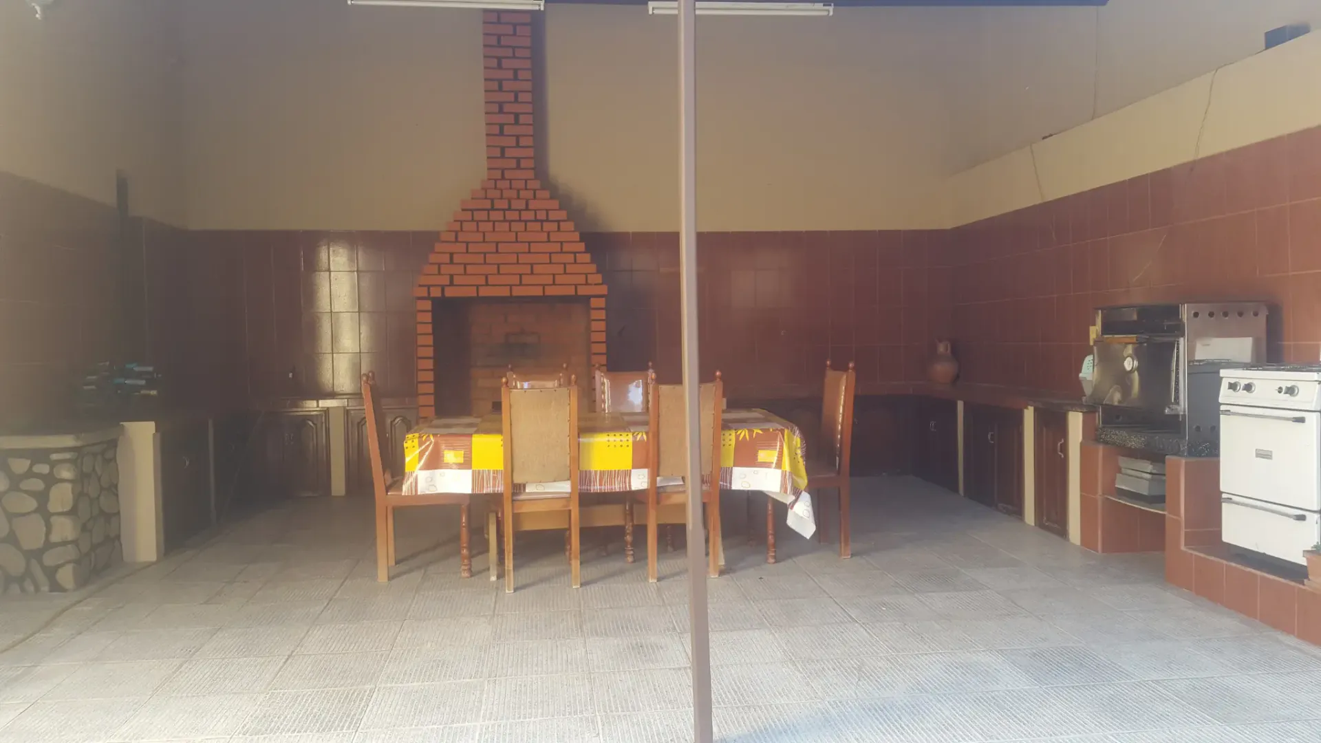 Foto 2 de Casa en Venta con Amplio Frente