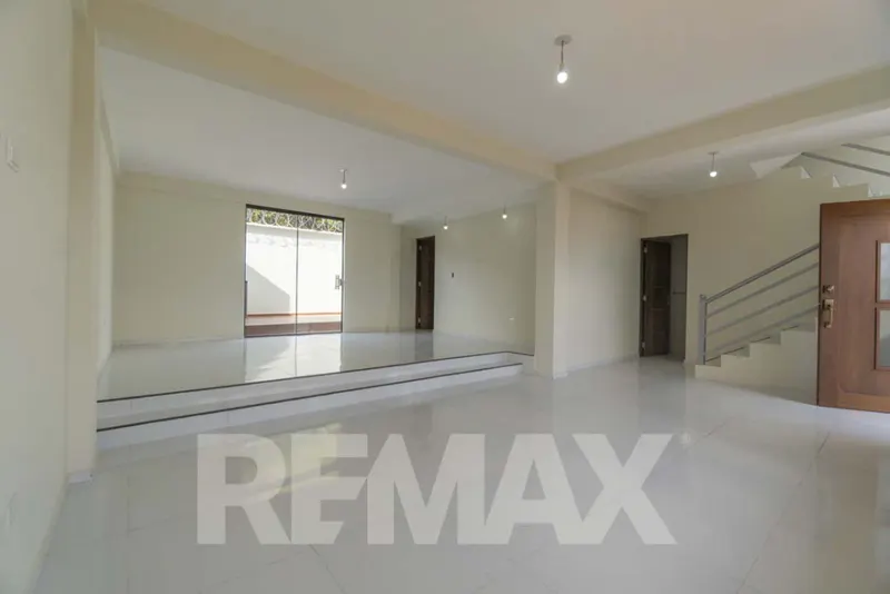 Foto 6 de Hermosa Casa en Condominio Privado “Los Jazmines” – Mesadilla Pacata