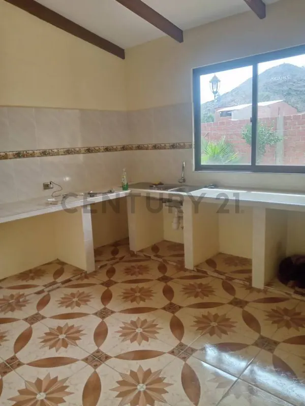 Foto 9 de Casa en Venta en Aiquile! 300 M² + Garaje para 2 Vehículos