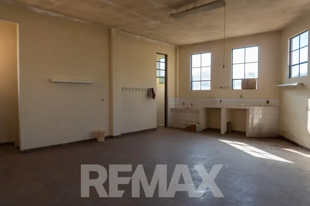 Foto 11 de Local comercial de 230 m² en alquiler sobre Av. Melchor Pérez, esquina Wiracocha