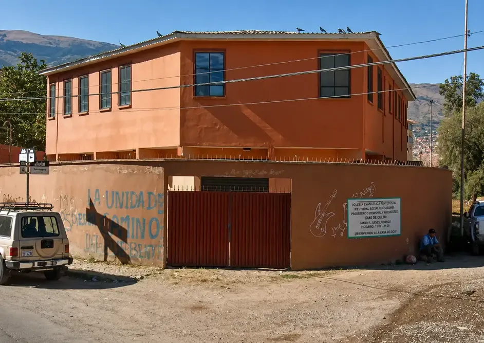 Foto 1 de Local comercial de 230 m² en alquiler sobre Av. Melchor Pérez, esquina Wiracocha