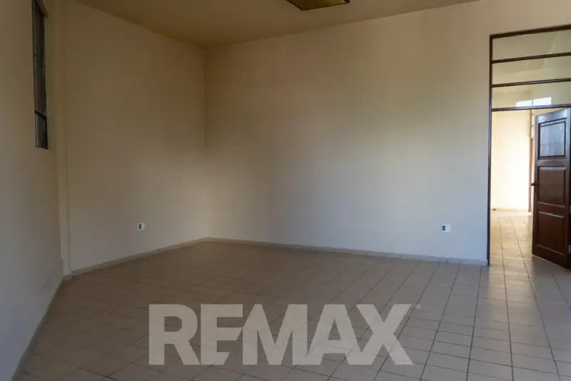 Foto 6 de Local comercial de 230 m² en alquiler sobre Av. Melchor Pérez, esquina Wiracocha