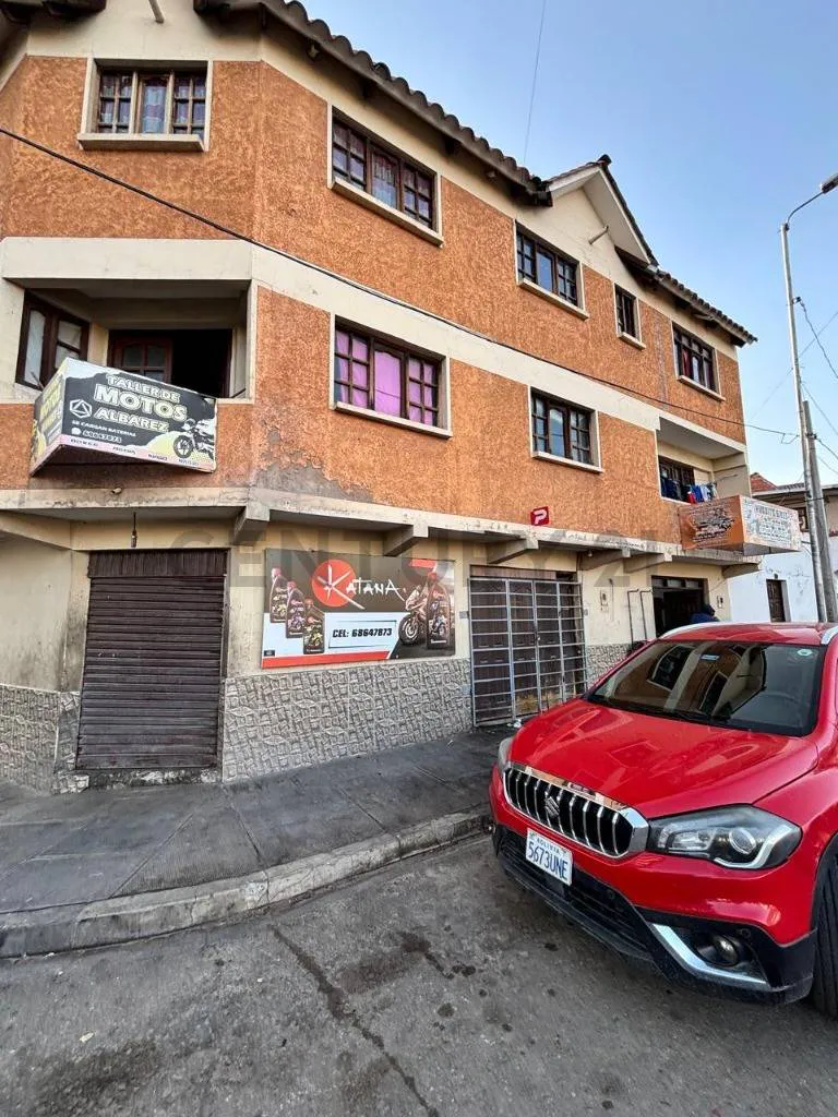 Foto 4 de Casa Comercial en Alquiler – Avenida Germán Mendoza