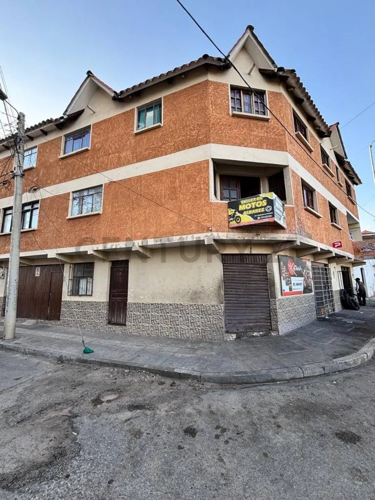 Foto 2 de Casa Comercial en Alquiler – Avenida Germán Mendoza