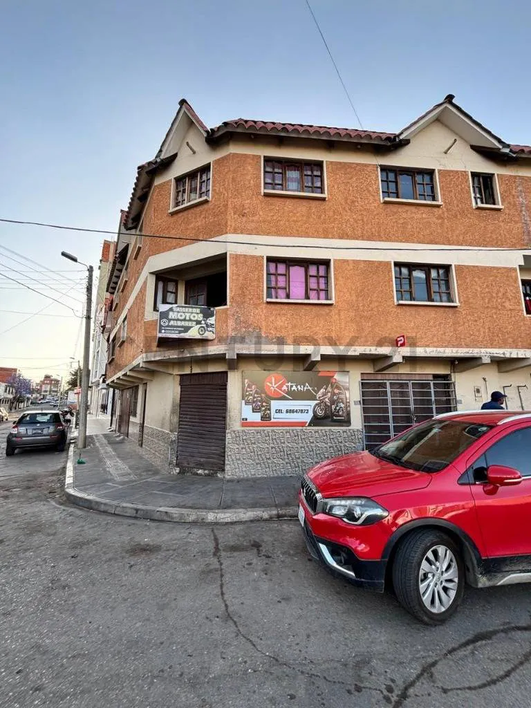 Foto 3 de Casa Comercial en Alquiler – Avenida Germán Mendoza