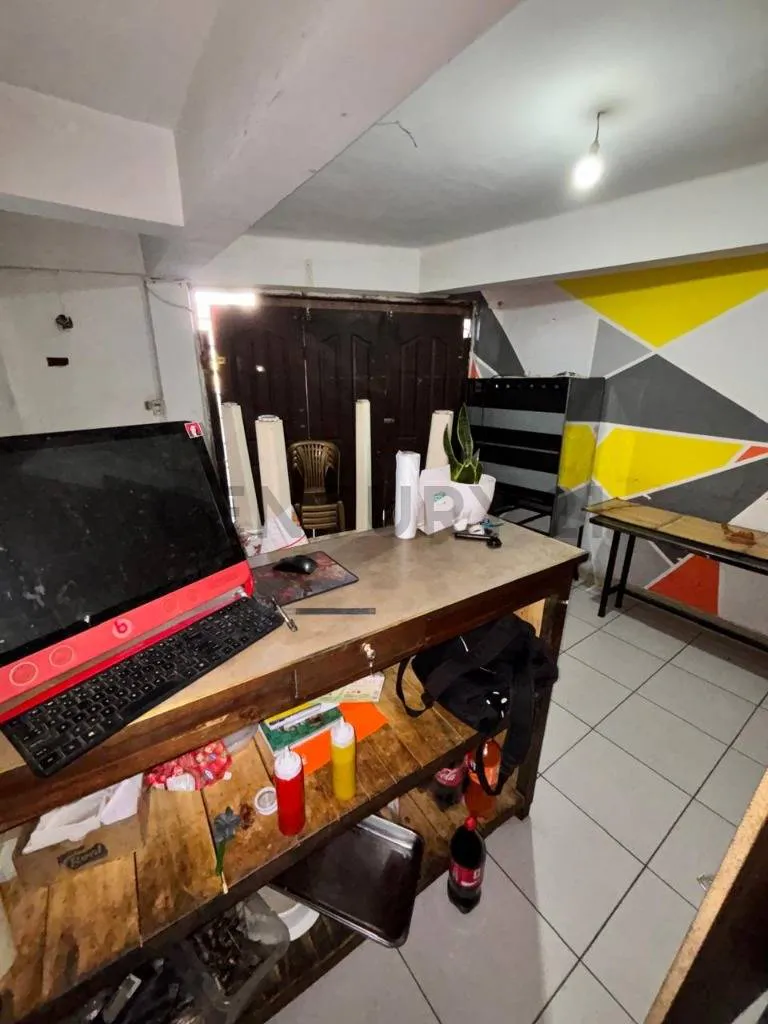 Foto 9 de Casa Comercial en Alquiler – Avenida Germán Mendoza