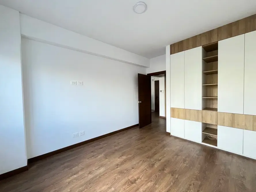 Foto 12 de En Alquiler: Moderno Departamento en Calacoto
