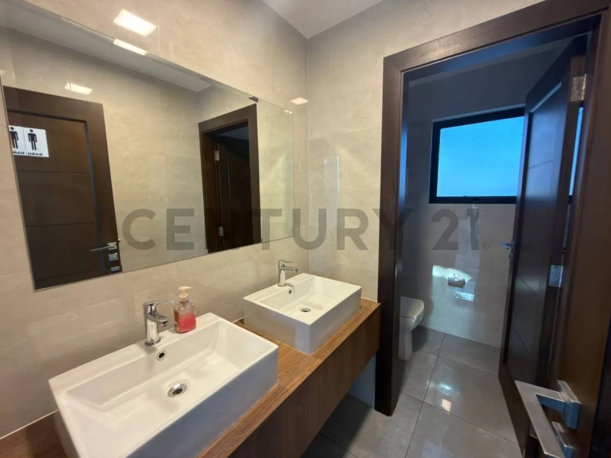 Foto 6 de Oficina en Venta | Sobre Av. Beni en Edificio Corporativo