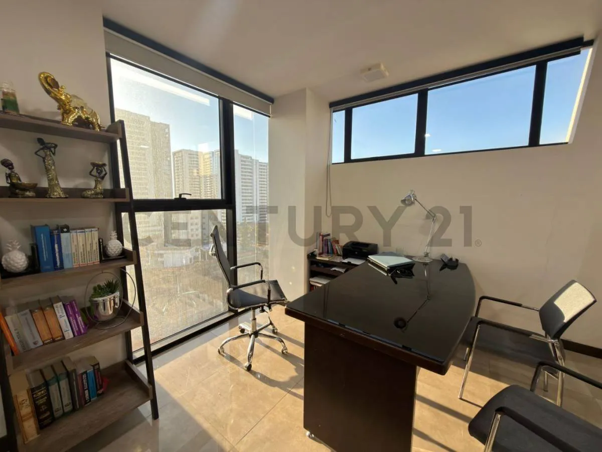 Foto 9 de Oficina en Venta | Sobre Av. Beni en Edificio Corporativo