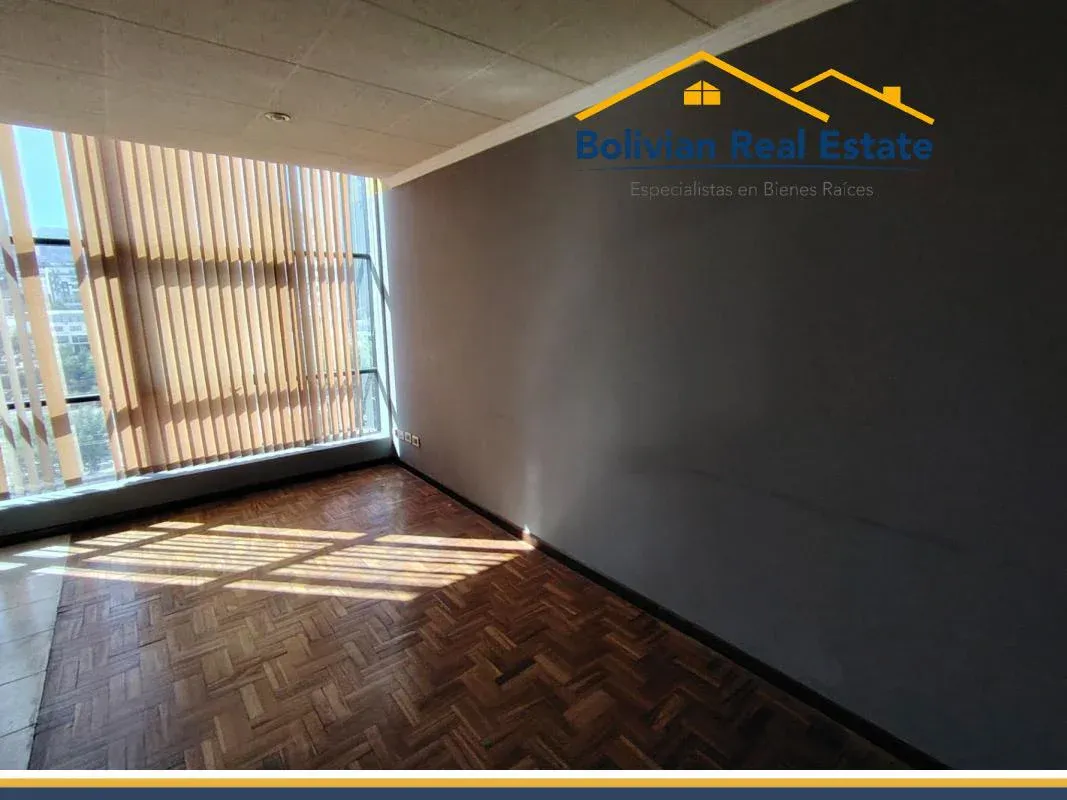 Foto 1 de Consultorio en Venta Sobre Calle 21 de Calacoto