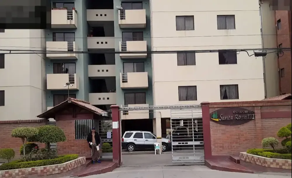Foto 1 de Amplio Departamento en venta - Cond Santa Rosa III