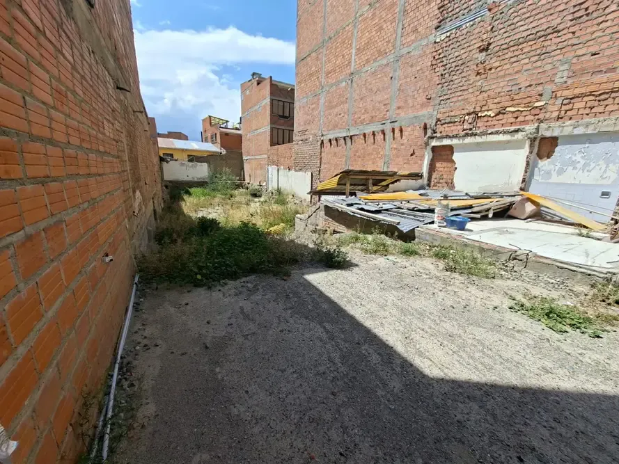 Foto 2 de Frente al Estadio Bolívar Terreno en Venta