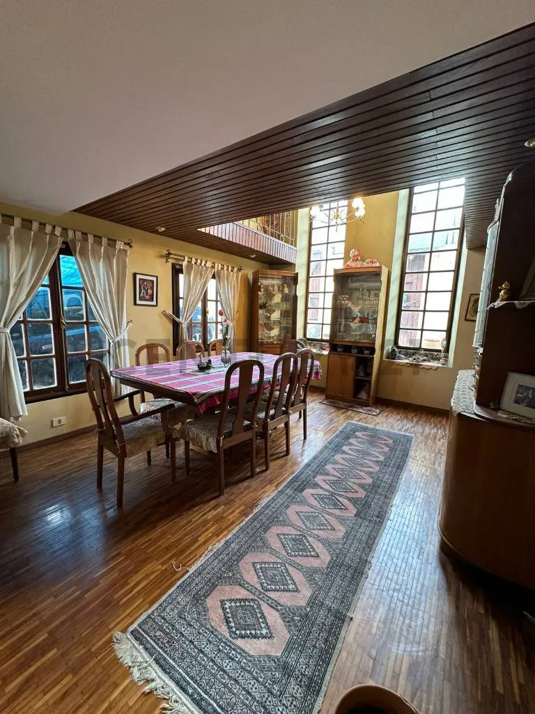 Foto 8 de En Venta Casa - Los Rosales - Achumani