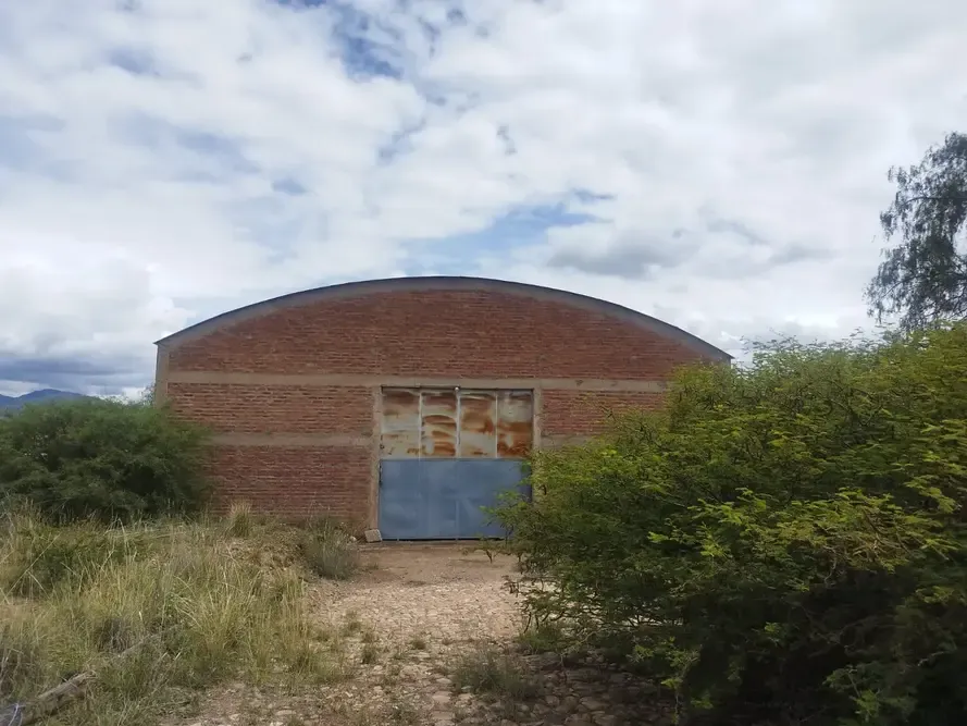 Foto 1 de Galpón y Terreno Agrícola en Venta en Cliza
