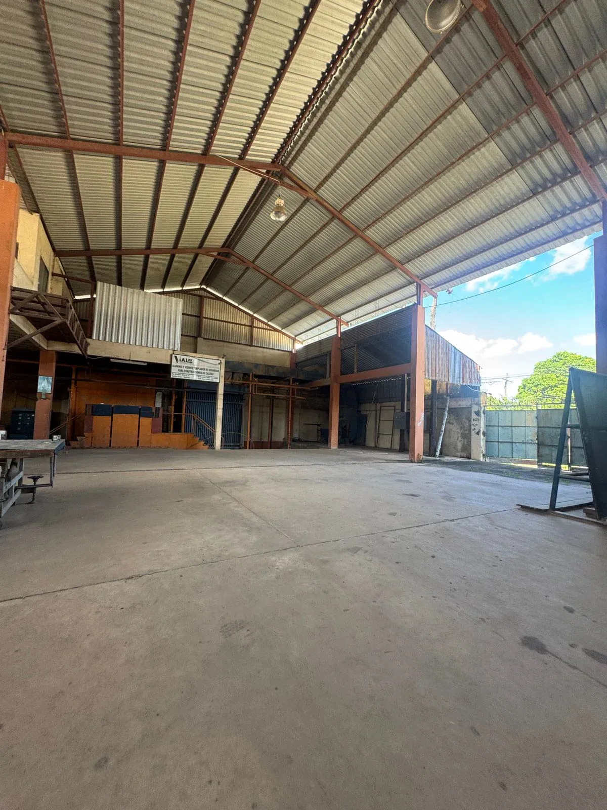 Foto 5 de Galpon en Venta Cerca Av. Banzer, Zona Norte