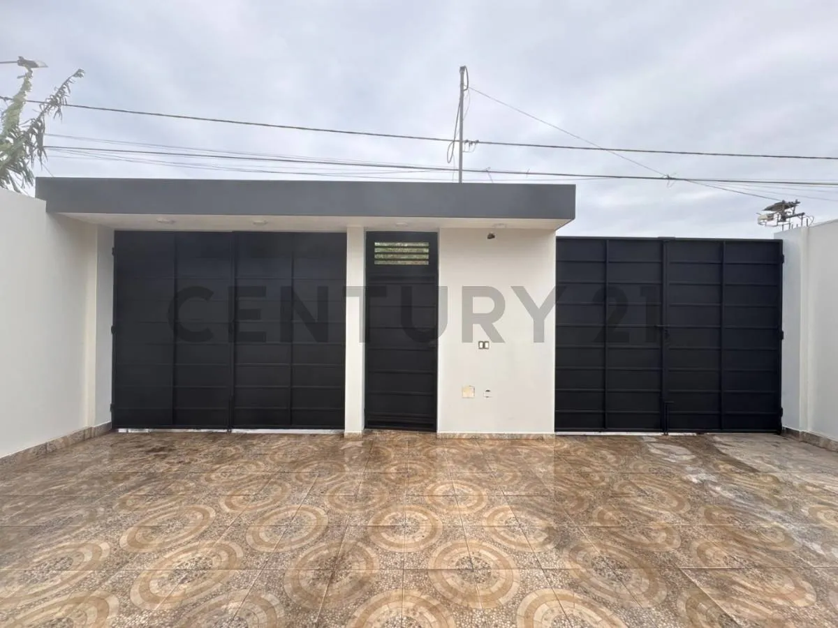 Foto 4 de Amplia Casa en Venta Km 9 Zona Sur de Dos Plantas + Terraza