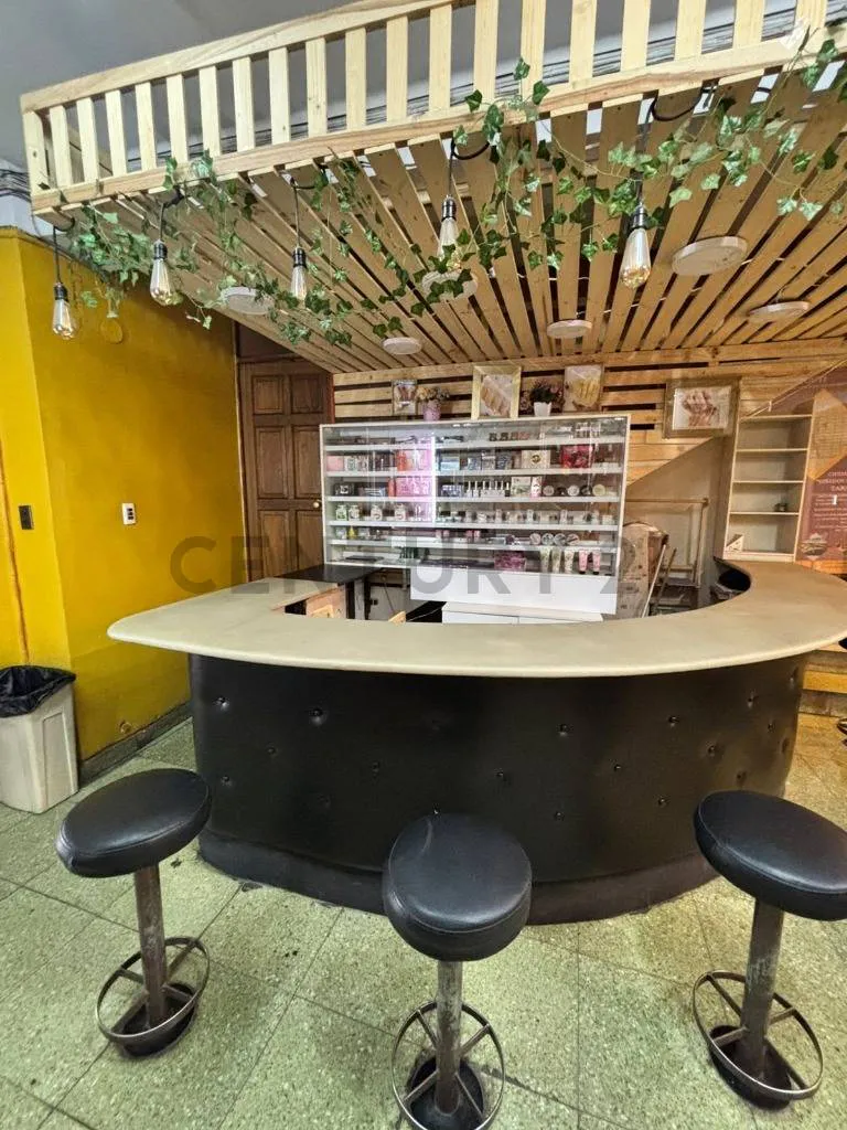 Foto 2 de Espacio Comercial en Alquiler – Shopping Center