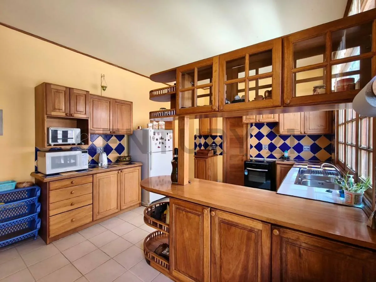 Foto 19 de Buen precio. La icónica y linda "Casa de Madera" en venta, Lomas de Achumani