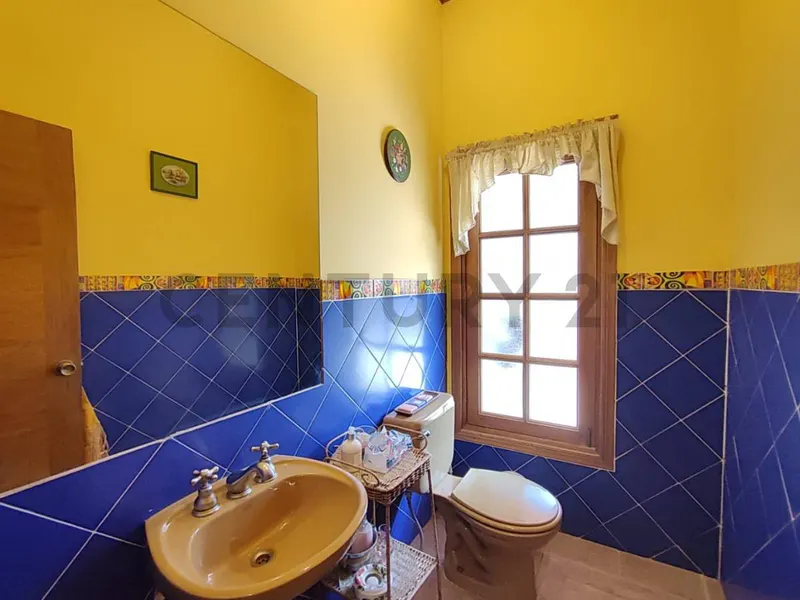 Foto 15 de Buen precio. La icónica y linda "Casa de Madera" en venta, Lomas de Achumani