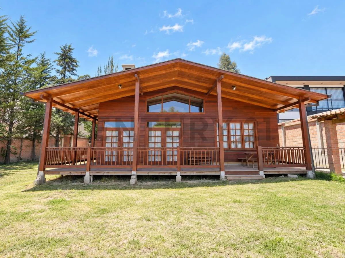 Foto 3 de Buen precio. La icónica y linda "Casa de Madera" en venta, Lomas de Achumani