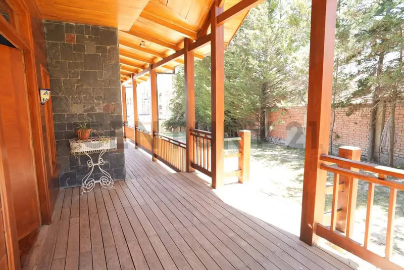 Foto 9 de Buen precio. La icónica y linda "Casa de Madera" en venta, Lomas de Achumani