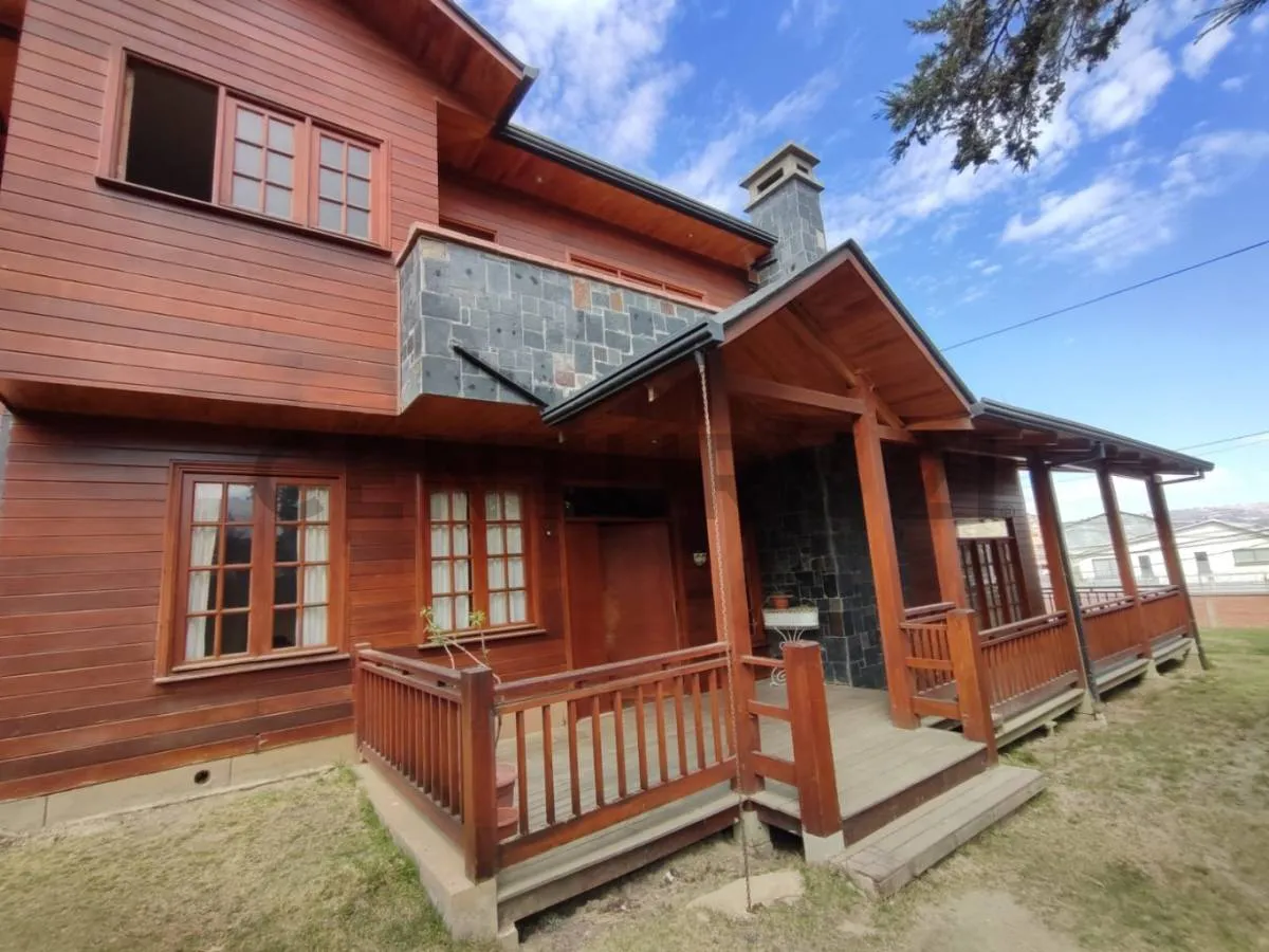 Foto 5 de Buen precio. La icónica y linda "Casa de Madera" en venta, Lomas de Achumani