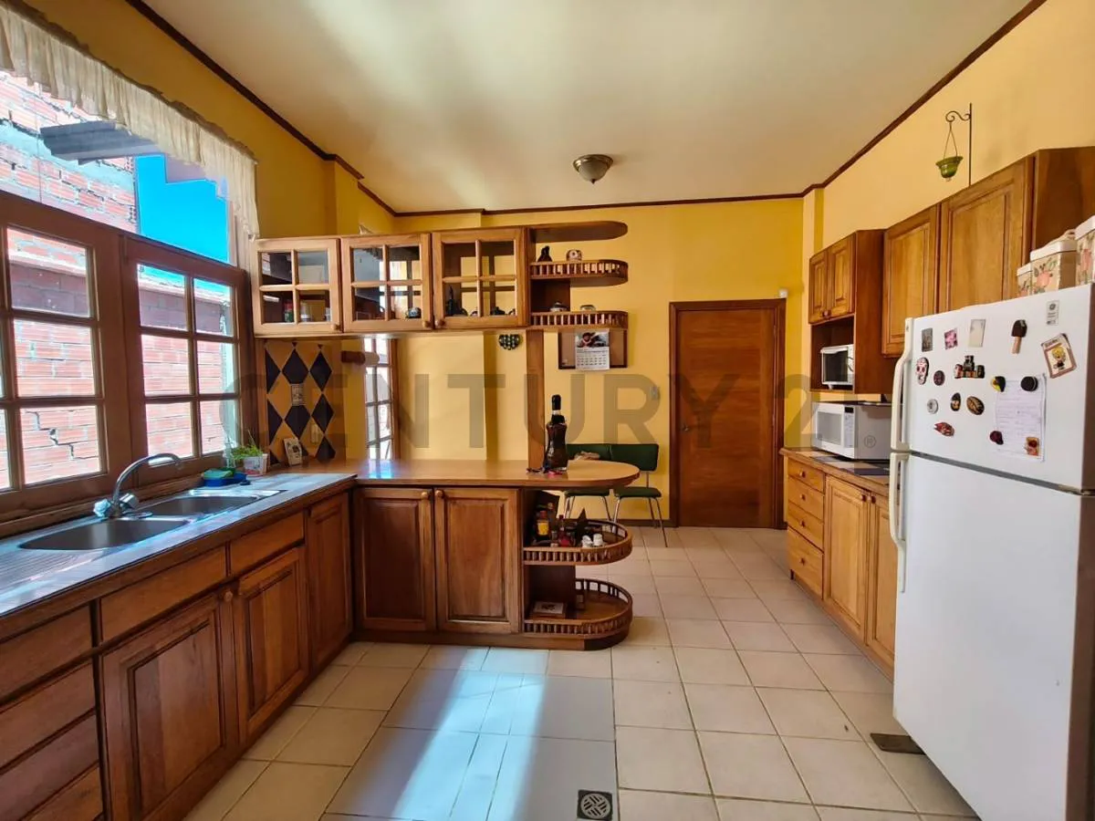 Foto 18 de Buen precio. La icónica y linda "Casa de Madera" en venta, Lomas de Achumani