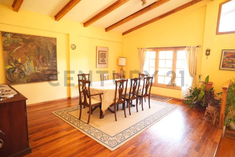 Foto 11 de Buen precio. La icónica y linda "Casa de Madera" en venta, Lomas de Achumani