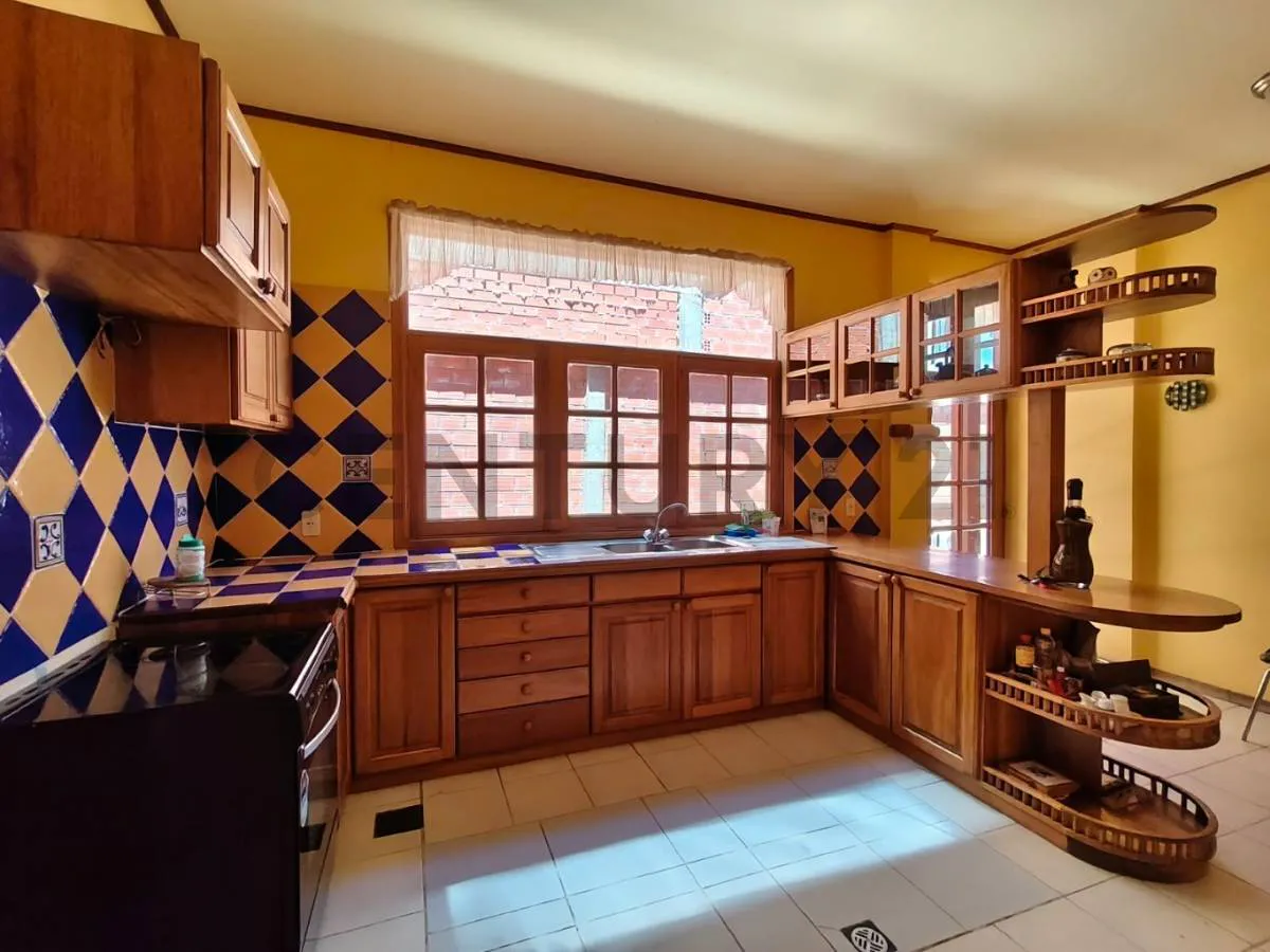 Foto 17 de Buen precio. La icónica y linda "Casa de Madera" en venta, Lomas de Achumani