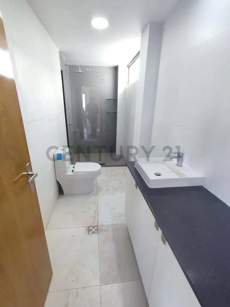 Foto 8 de Departamento con GARAGE en Alquiler! - 1.700 Bs