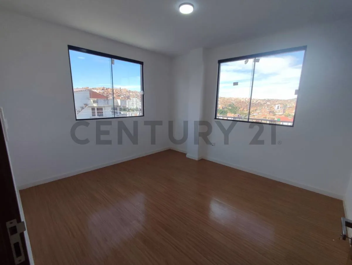 Foto 20 de Departamento con GARAGE en Alquiler! - 1.700 Bs