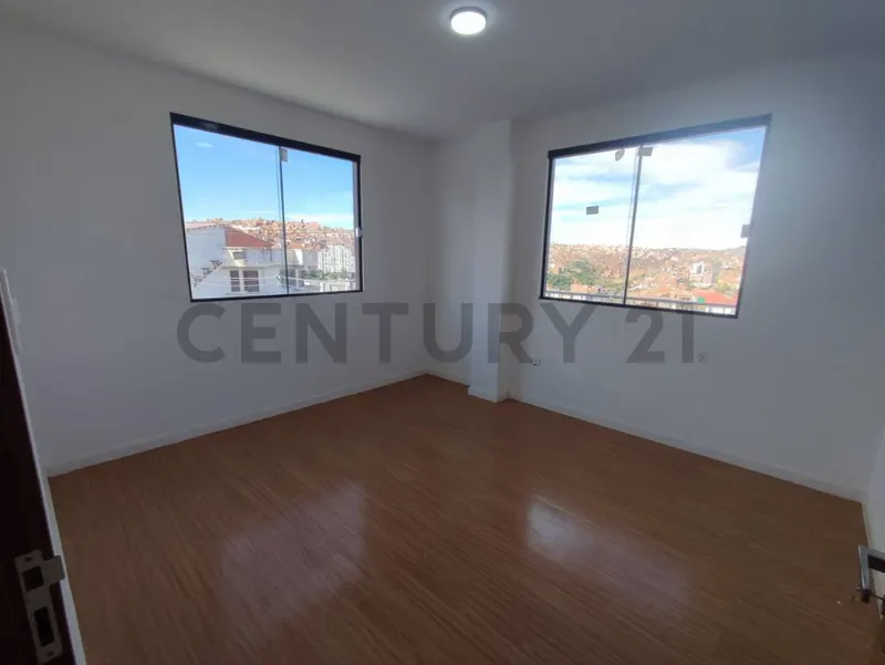 Foto 20 de Departamento con GARAGE en Alquiler! - 1.700 Bs