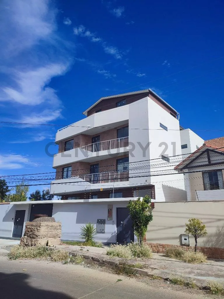 Foto 1 de Departamento con GARAGE en Alquiler! - 1.700 Bs