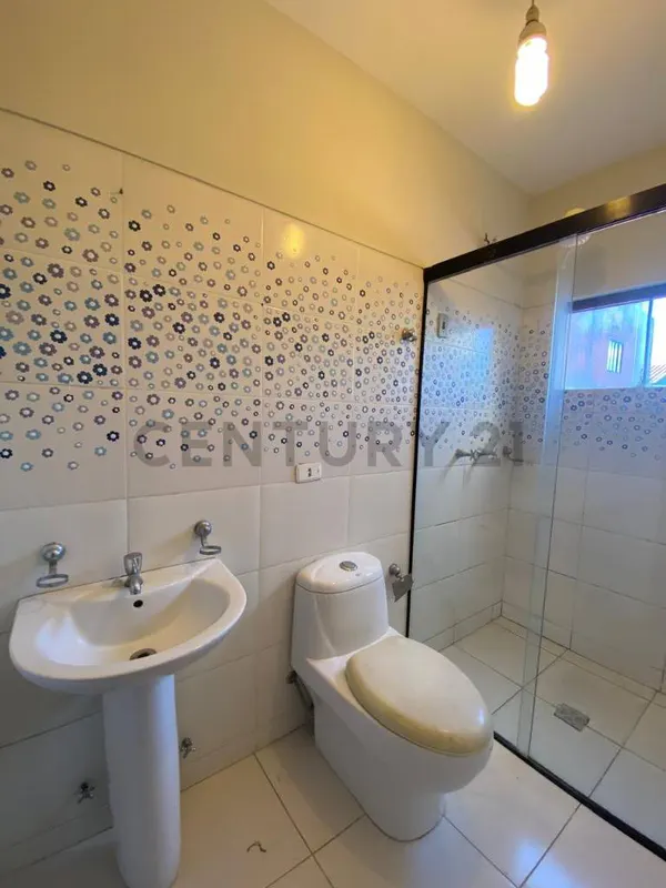 Foto 7 de En Venta Casa de 2 Plantas - Av. Banzer 7mo Anillo